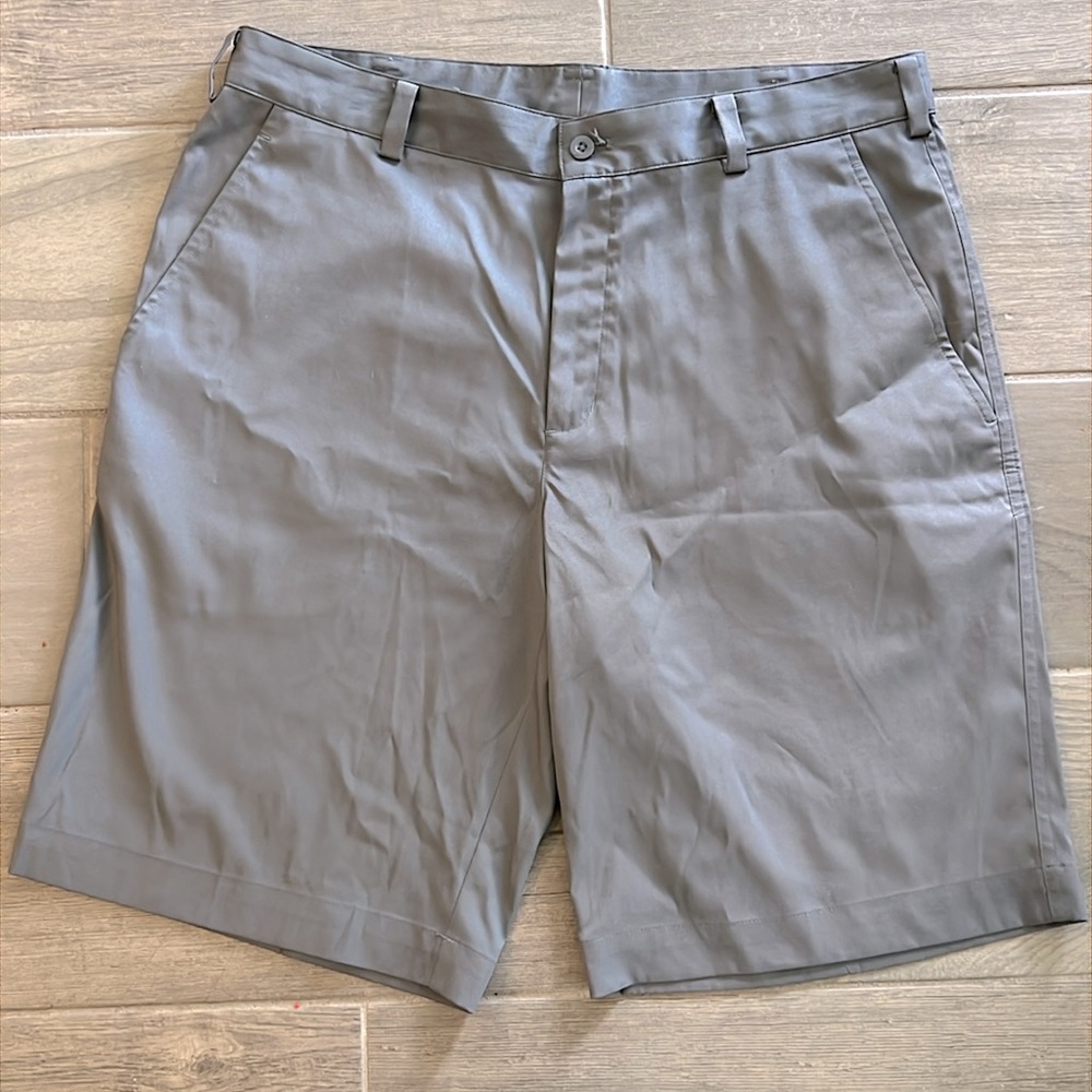 NIKEGolf- Men’s Dri-fit shorts- Sz 34